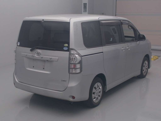 TOYOTA VOXY 2010