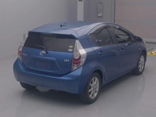 TOYOTA AQUA 2013