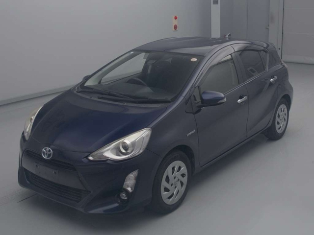TOYOTA AQUA 2017