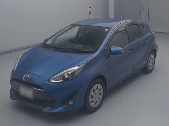 TOYOTA AQUA 2017