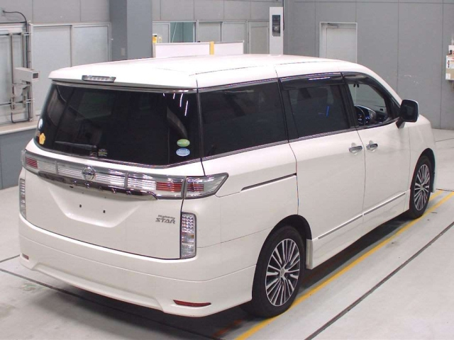 NISSAN ELGRAND 2017