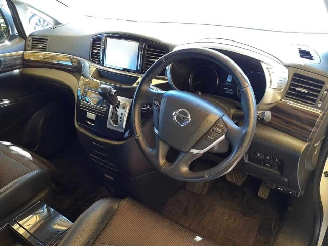 NISSAN ELGRAND 2017