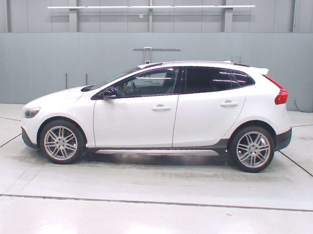 VOLVO V40 2013