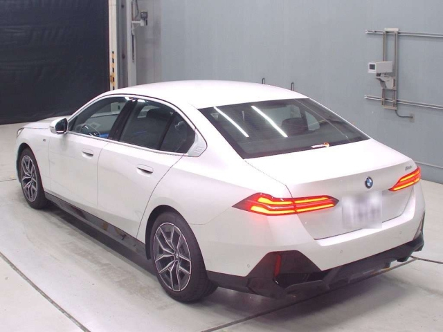 BMW 5 SERIES 2024