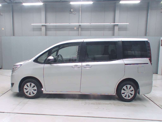 TOYOTA NOAH 2021