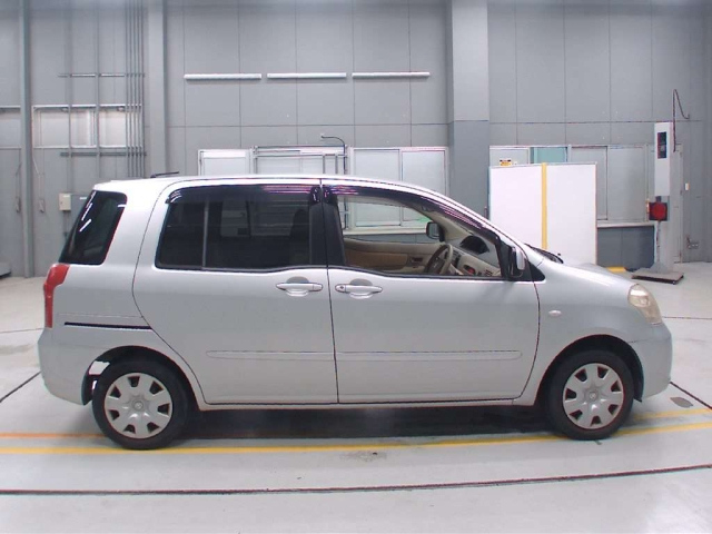 TOYOTA RAUM 2008