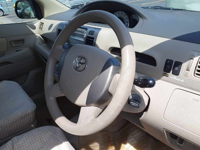 TOYOTA RAUM 2008