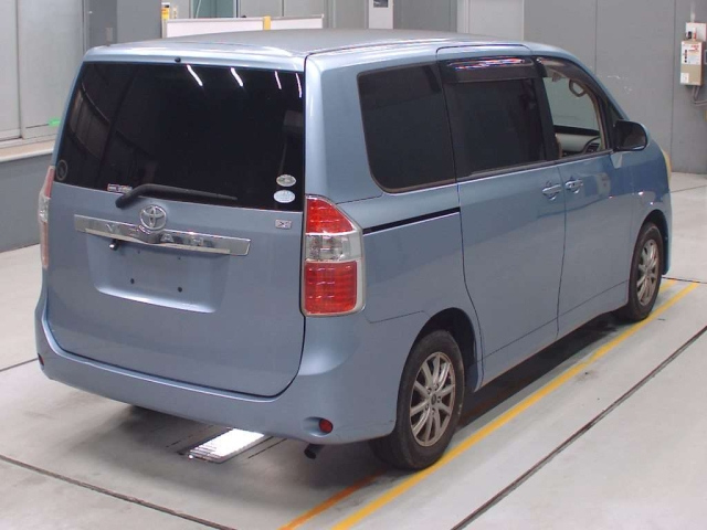TOYOTA NOAH 2008