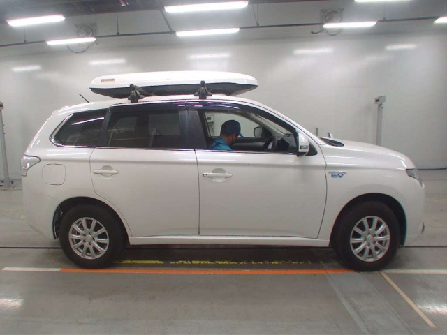 MITSUBISHI OUTLANDER PHEV 2014