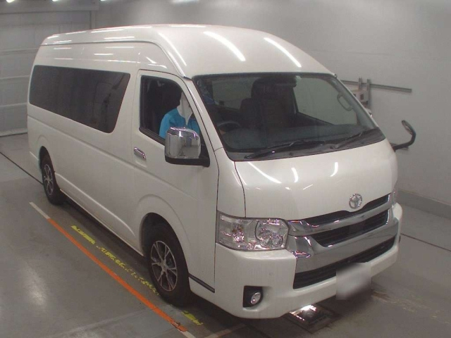 TOYOTA HIACE 2021