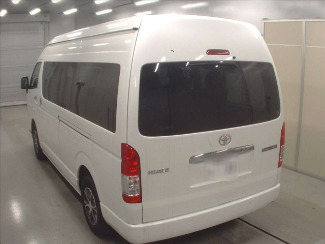 TOYOTA HIACE 2021