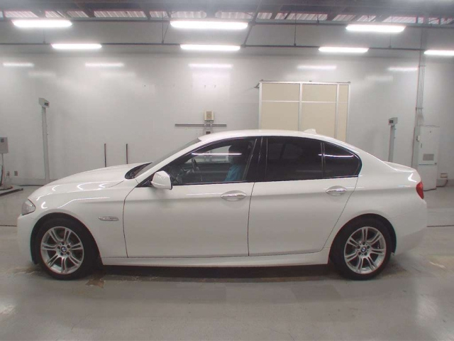 BMW 5 SERIES 2013