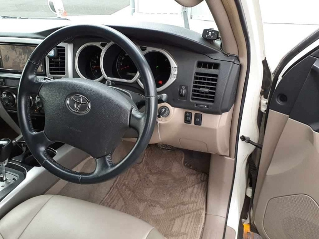 TOYOTA HILUX SURF 2009