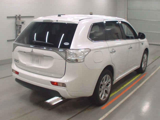 MITSUBISHI OUTLANDER PHEV 2013