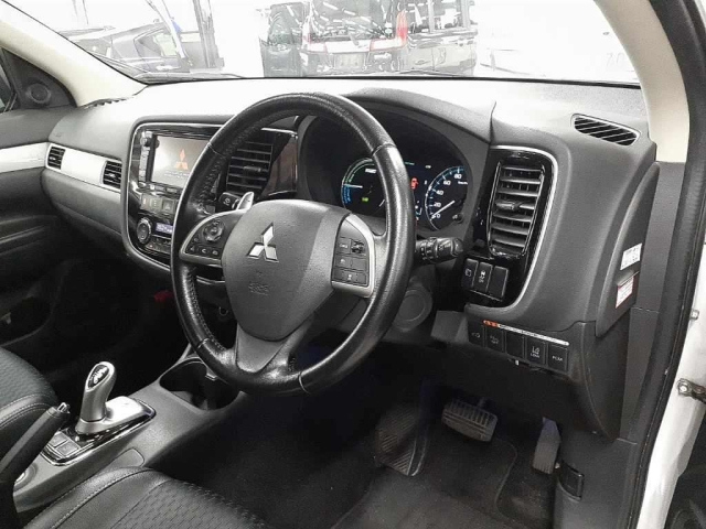 MITSUBISHI OUTLANDER PHEV 2013