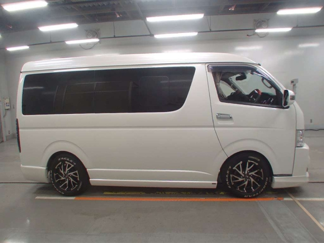 TOYOTA HIACE 2017
