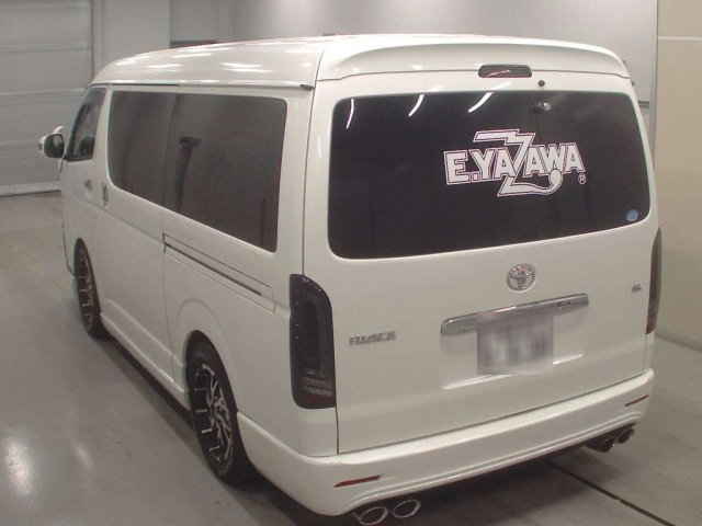 TOYOTA HIACE 2017