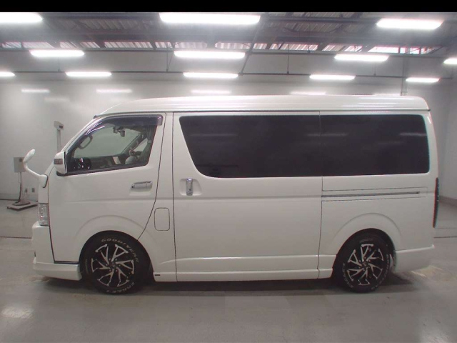 TOYOTA HIACE 2017