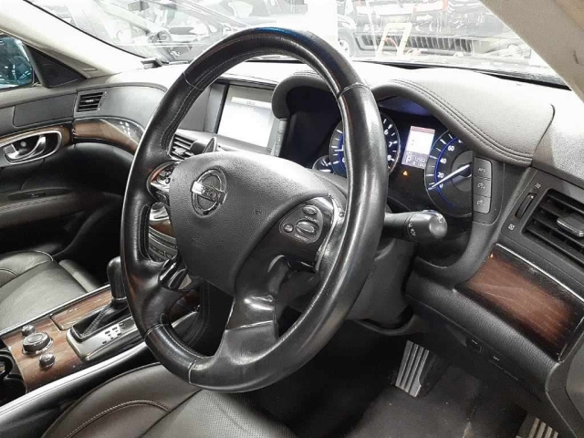 NISSAN FUGA 2010