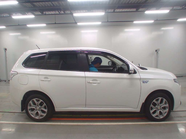 MITSUBISHI OUTLANDER PHEV 2014