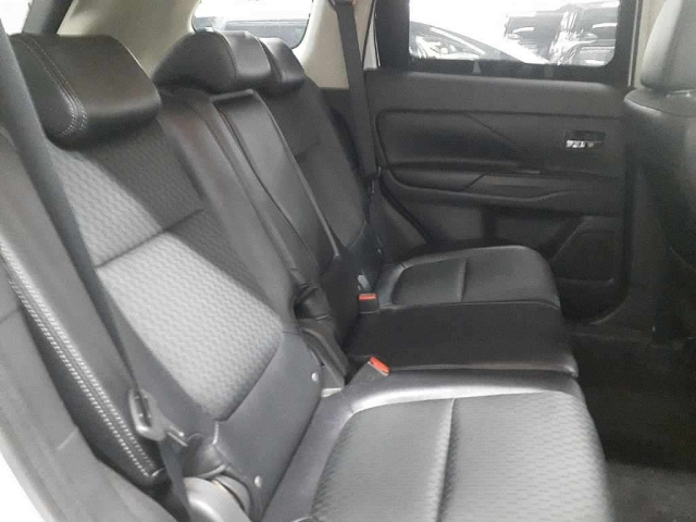 MITSUBISHI OUTLANDER PHEV 2014