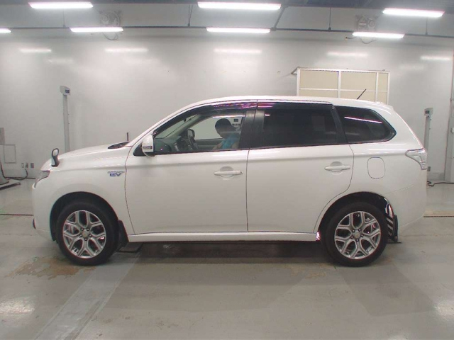MITSUBISHI OUTLANDER PHEV 2014