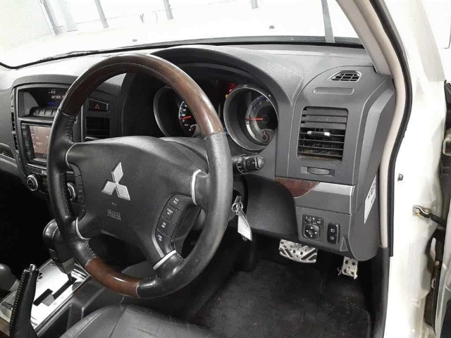 MITSUBISHI PAJERO 2009