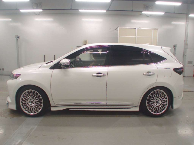 TOYOTA HARRIER 2017