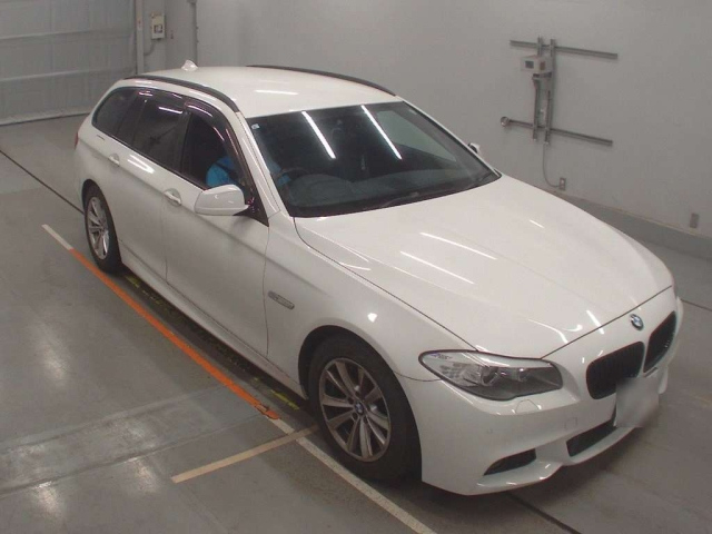 BMW 5 SERIES 2011