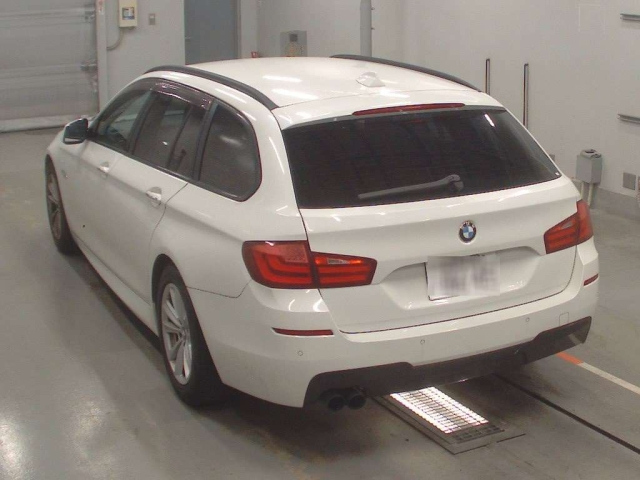 BMW 5 SERIES 2011