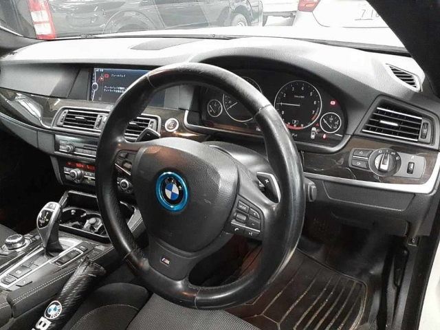 BMW 5 SERIES 2011