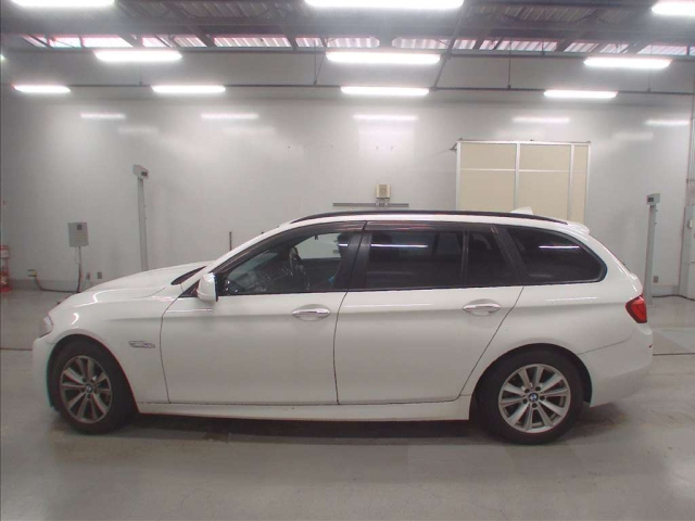 BMW 5 SERIES 2011