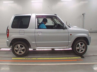 NISSAN KIX 2009