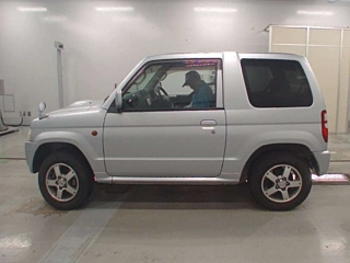 NISSAN KIX 2009