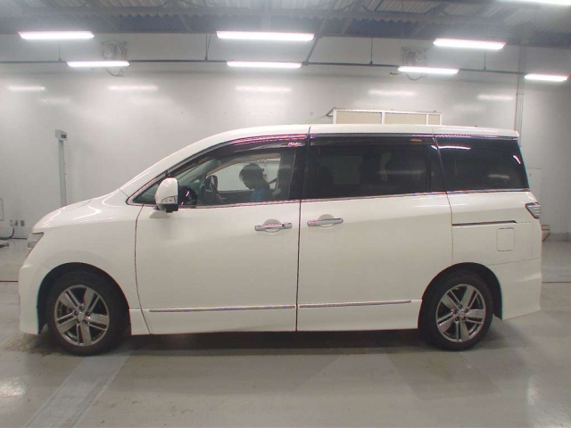 NISSAN ELGRAND 2010