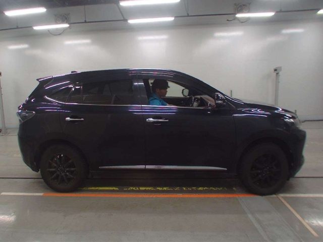 TOYOTA HARRIER 2014