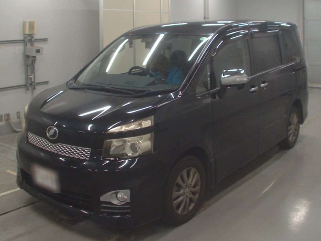 TOYOTA VOXY 2010