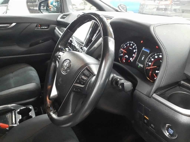 TOYOTA VELLFIRE 2020