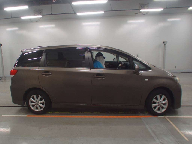 TOYOTA WISH 2009