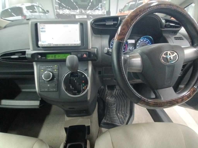 TOYOTA WISH 2009