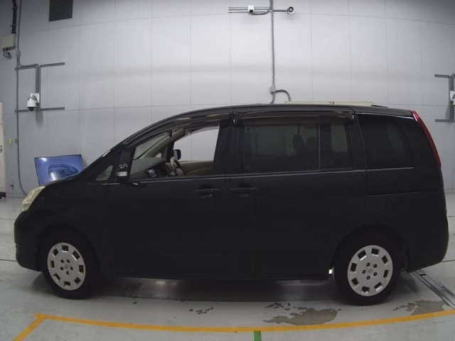 TOYOTA ISIS 2010