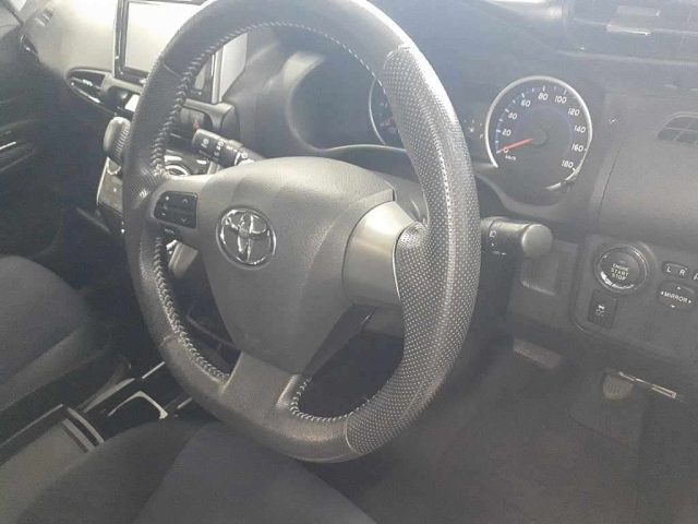 TOYOTA WISH 2012