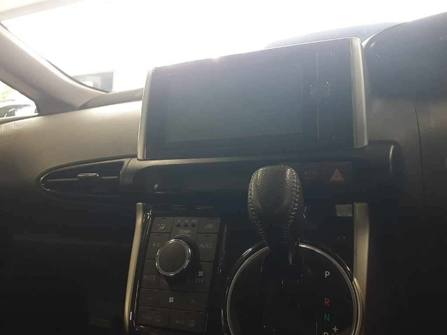 TOYOTA WISH 2012