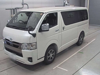 TOYOTA HIACE VAN 2025