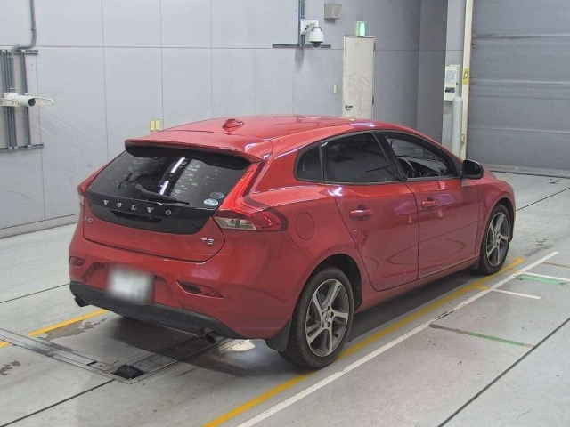 VOLVO V40 2016