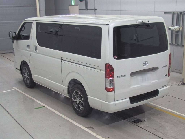 TOYOTA HIACE VAN 2025