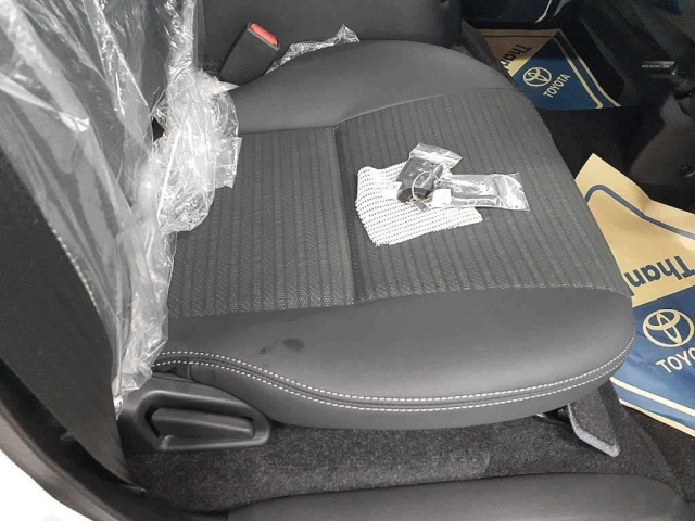 TOYOTA HIACE VAN 2025