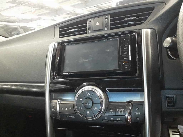 TOYOTA MARK X 2019