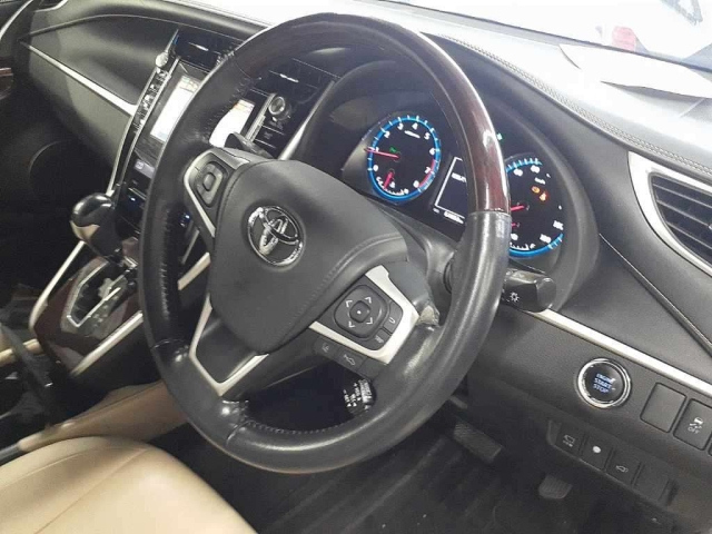 TOYOTA HARRIER 2014