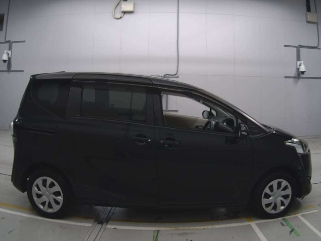 TOYOTA SIENTA 2016